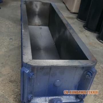 Cetakan Balok Beton atau Concrete Beam Mold 