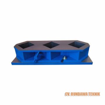 Cetakan Kubus Beton atau Concrete Three Gang Mold
